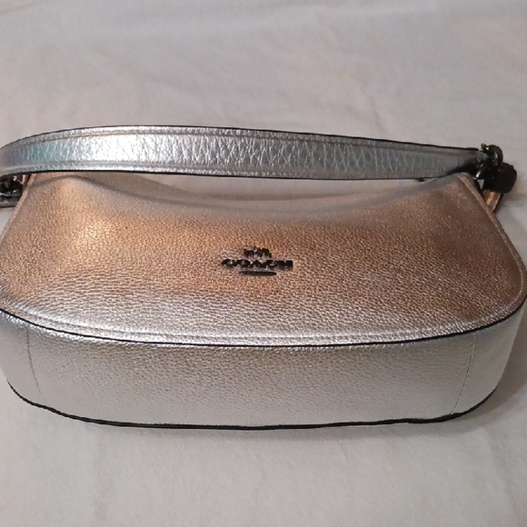 Coach - Picture 2 of 5